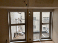 清楚なホワイトとシックなブラウンの調和が素敵な家　品川区S様邸